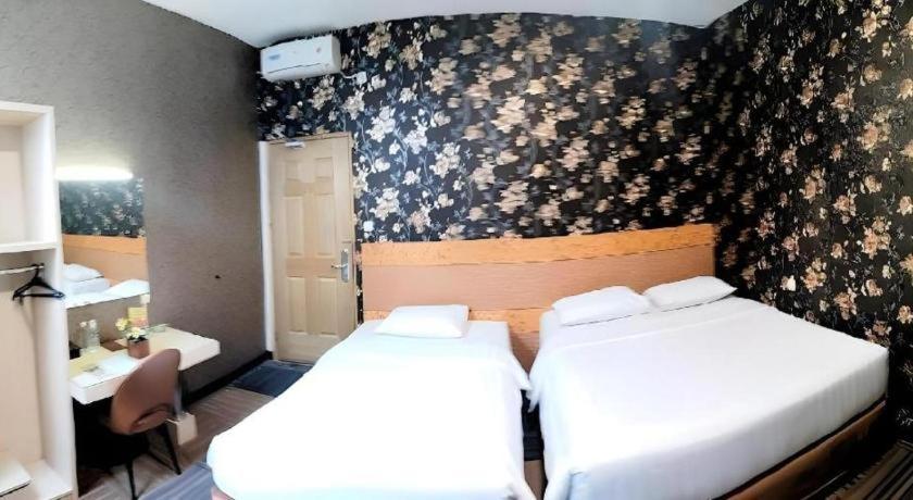 Mine Home Hotel By Sovia Bandung Exterior foto